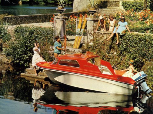 JeanneauAmerica's tweet photo. #ThrowbackThursday 1963 The very first production-line powerboat was built called the "Sea Bird" #GetToKnowJeanneau https://t.co/GD5o4bPRGP