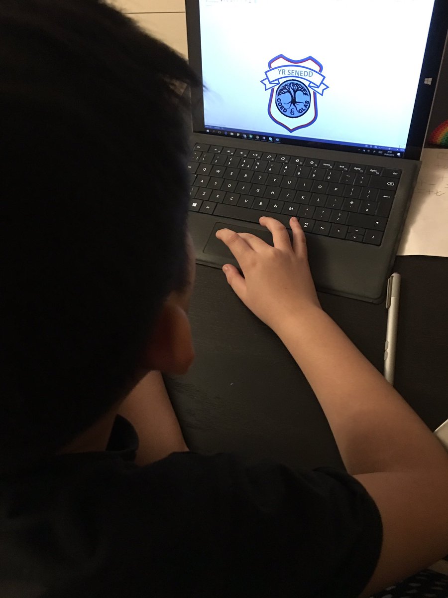 EileenWongWong's tweet photo. 💕 how confident my kids are with their digital skills thanks to @CoedGlasDigital @dajchin. Miss #MiniWong enjoyed creating a #PowerPoint about Pirates for @CoedGlas2023 homework. Master #MiniWong designed a badge for @CoedGlasCouncil. 
#21stCenturyKids https://t.co/xlQRM6qcdz