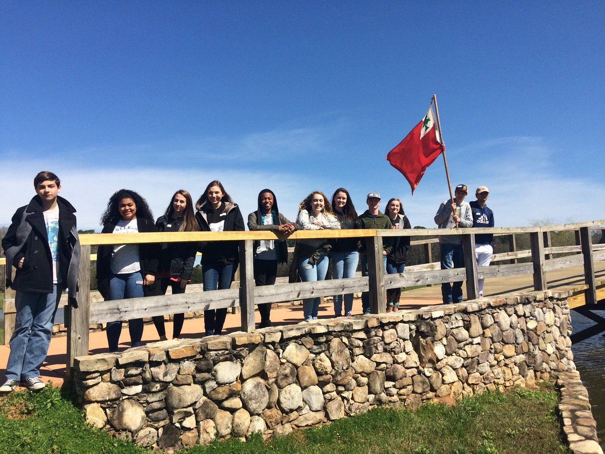 dhoward1121's tweet photo. Today was one of my favorite trips!! I took my AP US history 10th graders to American Village, the George Washington Museum, & the Shelby County Archives & Museum. I got my #movingMarch walking in & we had a blast! This is such a great class. ๐ค๐ #howardhistory @VMHS_Jackets https://t.co/ulphlThDTp