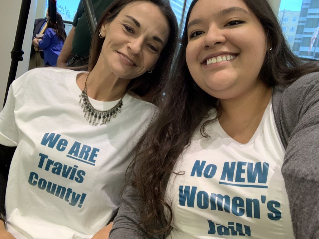 Grassroots_News's tweet image. We can’t always use our voice to share our message, but luckily we have our t-shirts for that! 

GRL organizers wearing their message to Travis County proudly during the State of the County address. #NothingForUsWithoutUs #HelpNotHandcuffs #WeAreTravisCounty