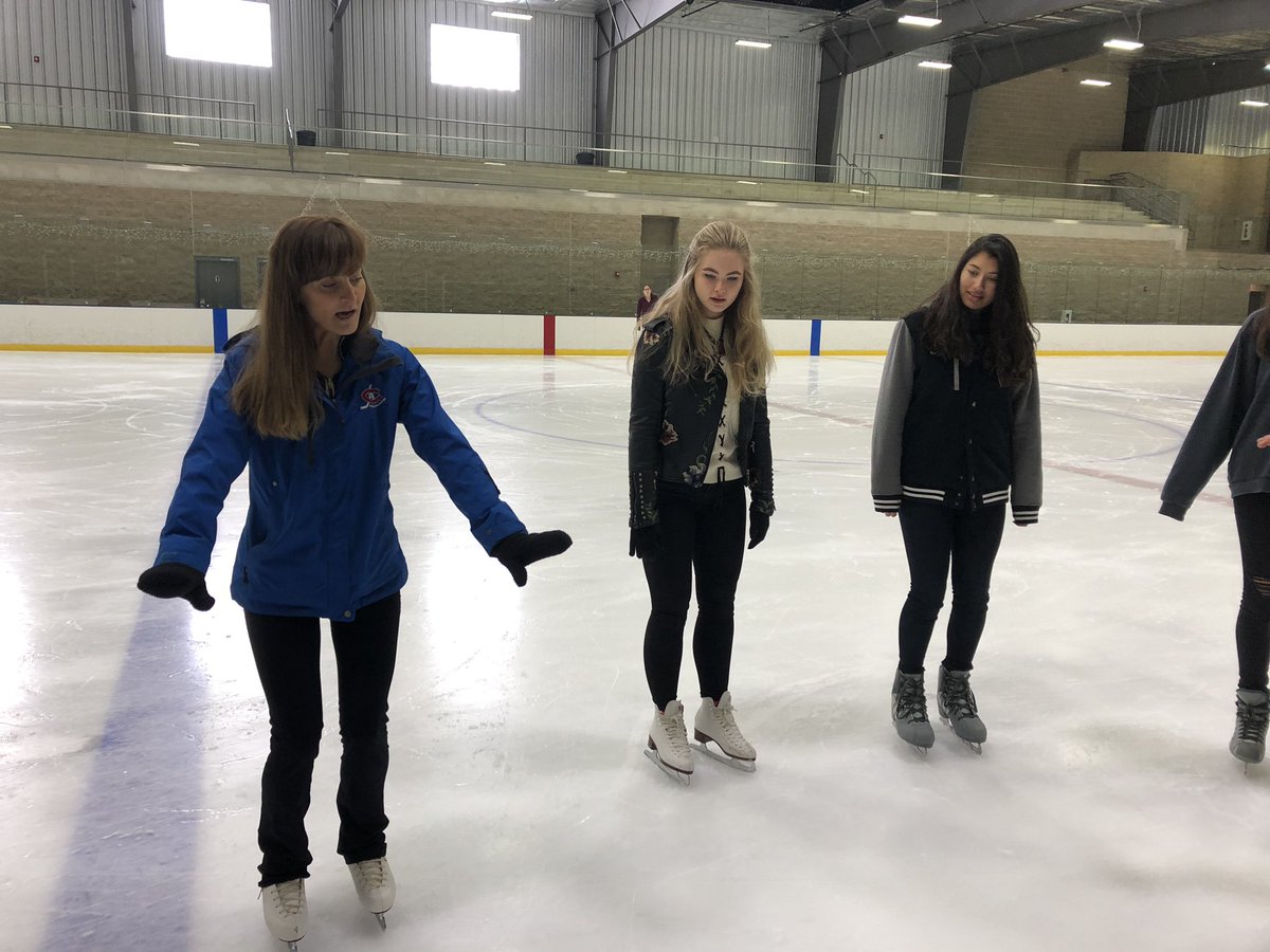 TusseyTweets's tweet image. We learned how to stop, swizzle, spin, cross-over, and skate backwards! #MVInterim #mvcore #mviceskating