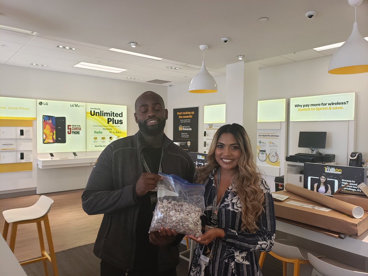 PamFraserPS's tweet photo. Chowin' Down with Puppy Chow!  Congrats @SvetlanaSaleema and @sprint Store #5128 Feb 2019 30+ Club with 35.06% BIZ IL AR #PerksForWhereYouWork #Affinity https://t.co/C4mwnDNiTl