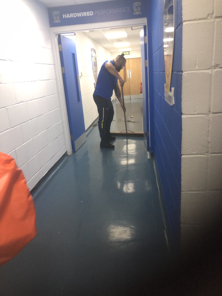 Not content with playing brilliantly for Warrington tonight, Ben Murdoch-Masila is now sweeping up the tunnel area at the Halliwell Jones Stadium! 😄