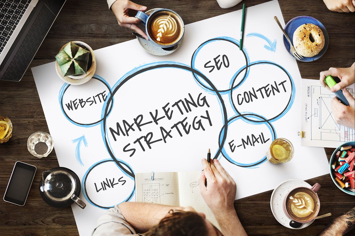 hootsuite's tweet photo. A list of must-haves for an effective digital marketing strategy: https://t.co/PwnIZArXrm via @Entrepreneur https://t.co/BytaOlsGpF