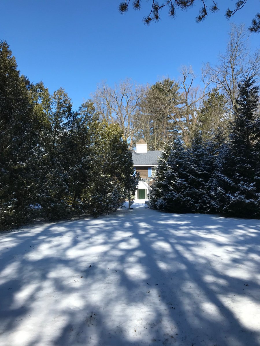 RabbitRunInn's tweet image. Photo taken Feb.17, 2019
Now 'til April 25, stay 3 nights, pay for 2!
Call/text 269-405-1050. Come out and savor spring.