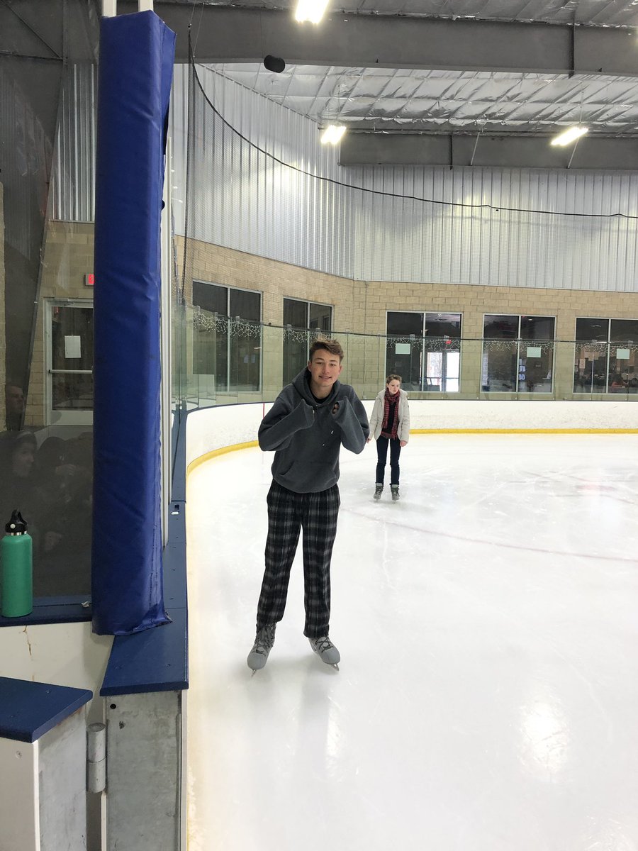 TusseyTweets's tweet image. Missed our opportunity to do the Flying V— quack! Quack! Quack! #MVInterim #mvcore #mviceskating