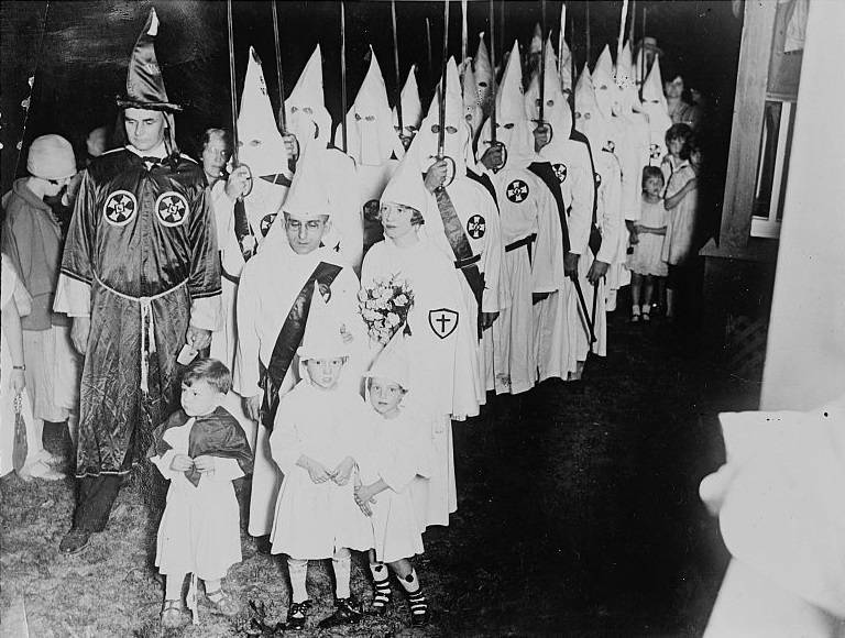 UnDreadPirate's tweet photo. @sean_spicier It was just so much easier when the Dems all dressed AND thought alike. https://t.co/Mk0qOW7RXM