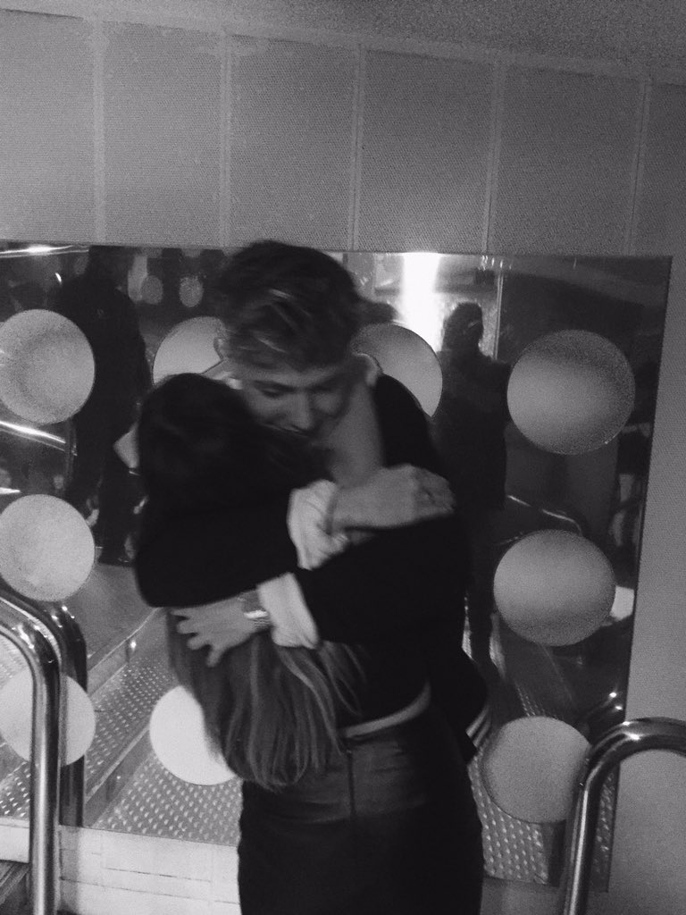 4UCANTWELL's tweet photo. forever &amp; always ♡ https://t.co/nUHACv3qPL