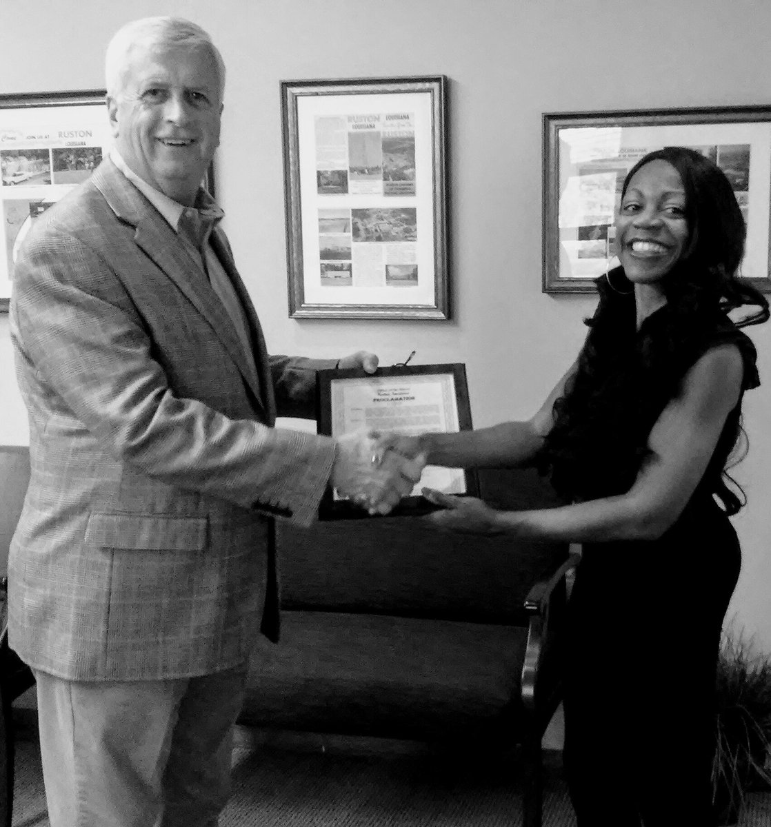 mtfmoveday4's tweet photo. Thank you Mayor Walker for Honoring Me &amp; National Making The First Move Day® This Morning! #mtfmoveday #greshun #april7 https://t.co/wqbUoODdpb