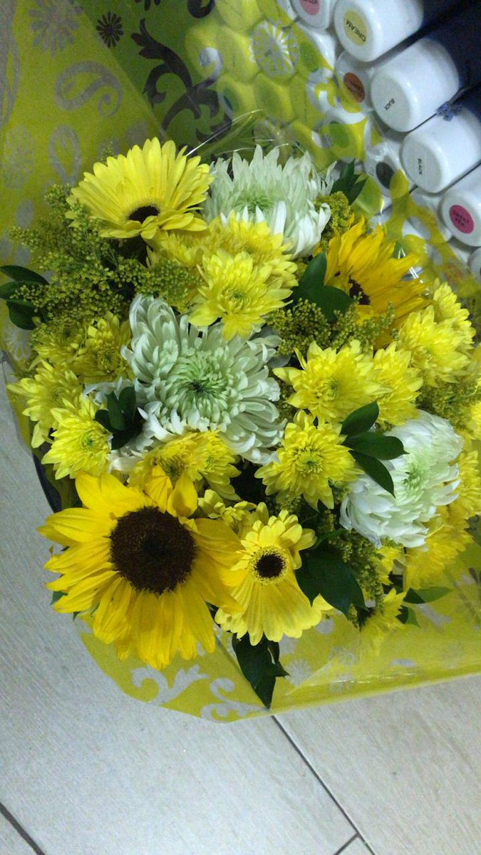 Louis_Oops_'s tweet photo. #flowersforlouis 
#TwoOfUs 
@Louis_Tomlinson 
Thank you for the wonderful day. For blessing us with your bright smile,angelic voice and buzzing personality.
We can only hope we did you proud with all our projects
If I lived closer I would have made sure you Received these flowers https://t.co/6Iftakrza3