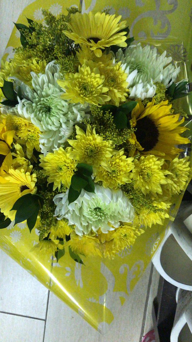 Louis_Oops_'s tweet photo. #flowersforlouis 
#TwoOfUs 
@Louis_Tomlinson 
Thank you for the wonderful day. For blessing us with your bright smile,angelic voice and buzzing personality.
We can only hope we did you proud with all our projects
If I lived closer I would have made sure you Received these flowers https://t.co/6Iftakrza3