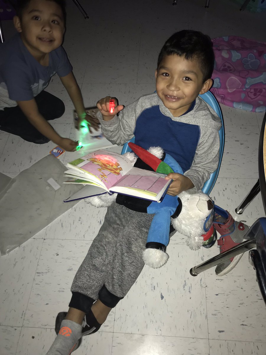brefaircloth05's tweet photo. PJ Day, Finger lights, blankets and stuffed reading buddies makes for a cozy way to read! #WCTopChef #WeAreWC 💕 https://t.co/5eBxZ7yGeX
