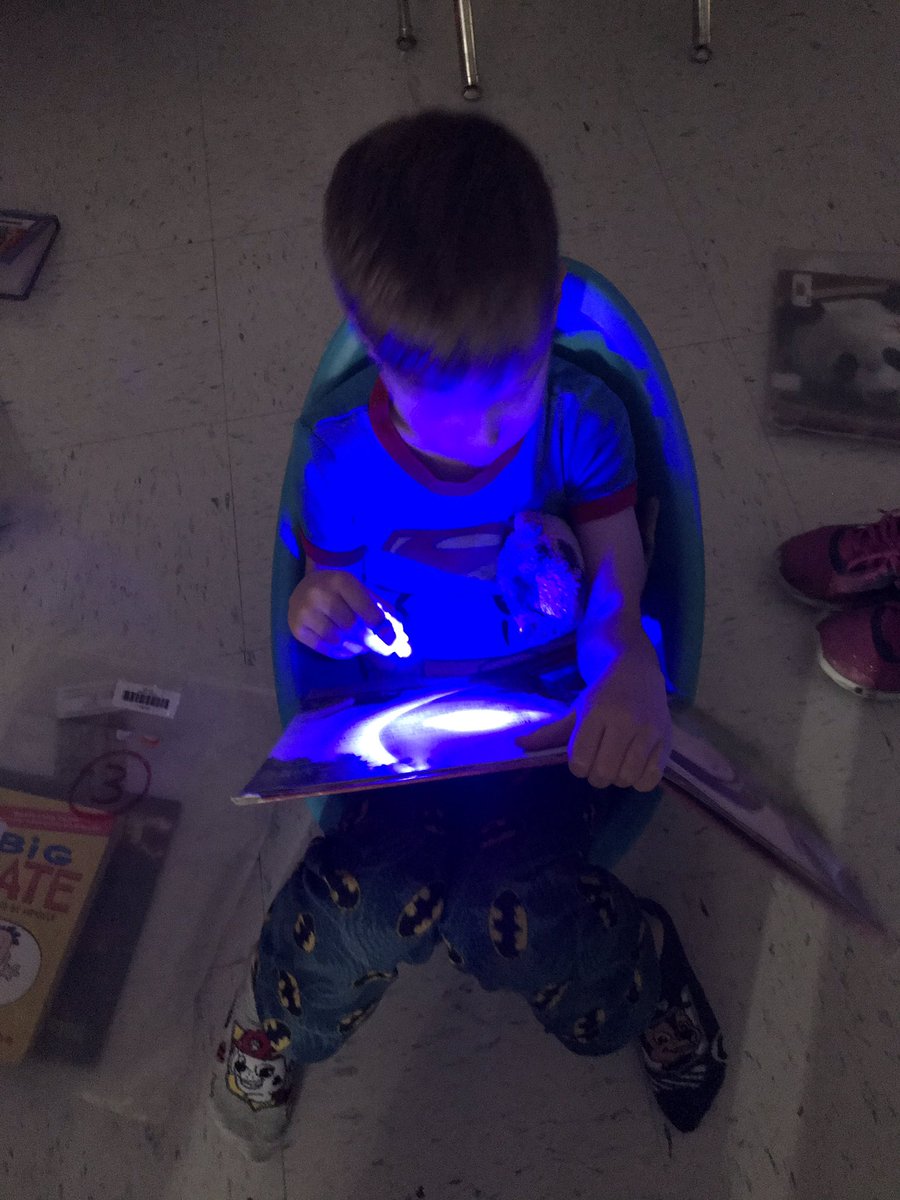 brefaircloth05's tweet photo. PJ Day, Finger lights, blankets and stuffed reading buddies makes for a cozy way to read! #WCTopChef #WeAreWC 💕 https://t.co/5eBxZ7yGeX