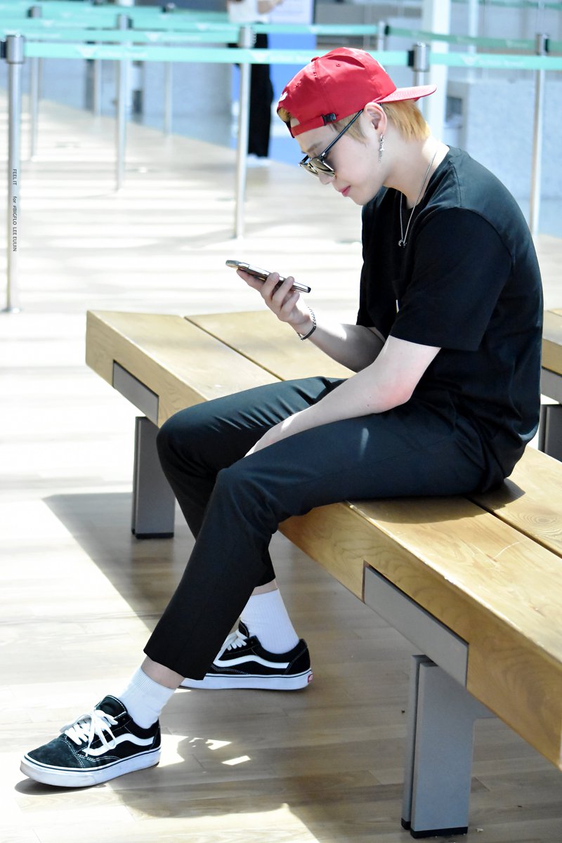 FEELIT_EJ's tweet photo. 180819 인천 출국

#이의진 #LeeEuijin #의진 #EUIJIN #ウィジン 
#빅플로 #BIGFLO #유앤비 #UNB 🧡 https://t.co/5eaxVDoE4a