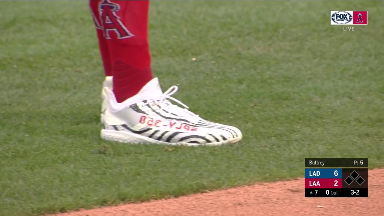 Baseball yeezy cleats hotsell