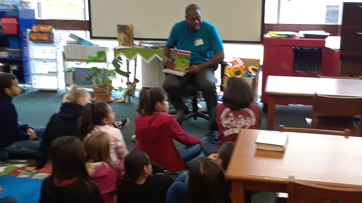 SusanMoneyhon's tweet photo. Thank you,  Mr. David Bryant for reading to our 5th graders. It's great to have an author inspire our students. #LockhartLeading #shinebrightbbe https://t.co/6M2EUcgiYo
