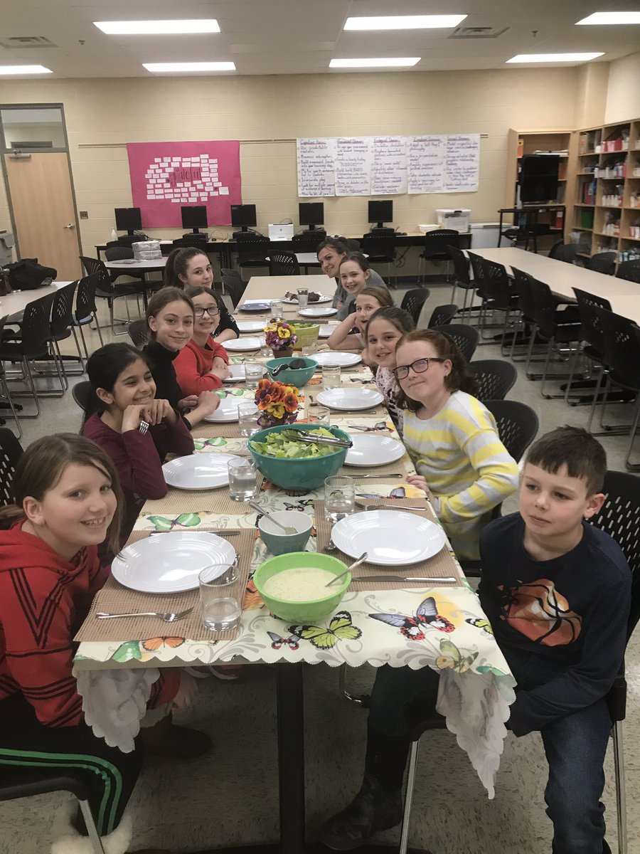 TVACookingClub's tweet photo. Today our TVA junior chefs made chicken Caesar salad, the dressing and croutons all from scratch. We spoke about the preservatives in food and how to make healthier options when possible @TheWECHU #WECHUnutritionmonth https://t.co/f0JM1XfphN