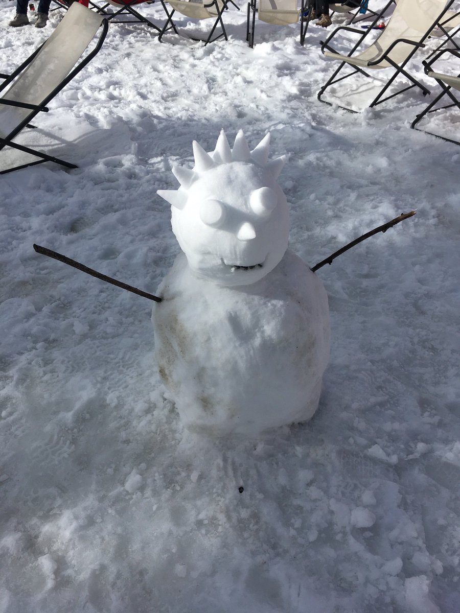 pvs_ski's tweet photo. Enjoying the scenery #gettingbetteratbeingcreative #thissnowmanwasbetterthanours #inthemountains https://t.co/biVYepwA1L