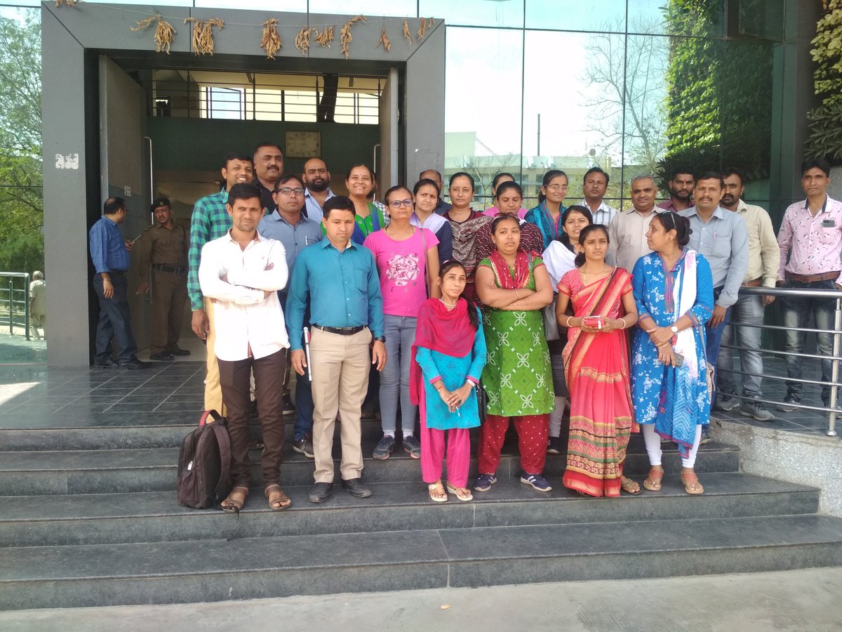 RajkotN's tweet photo. સર્વ શિક્ષા અભિયાન  ના કરાર આધારિત કર્મી.ઓ દ્વારા પડતર પ્રશ્ને આવેદન પત્ર https://t.co/MtZ3Ix6Hpz
