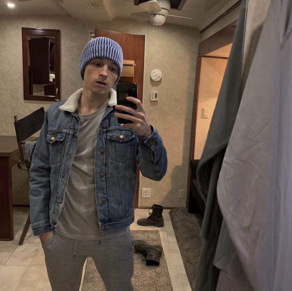 tomhollandindo_'s tweet image. 080319 || “Week 2 wrapped #thedevilallthetime” @TomHolland1996 via instagram