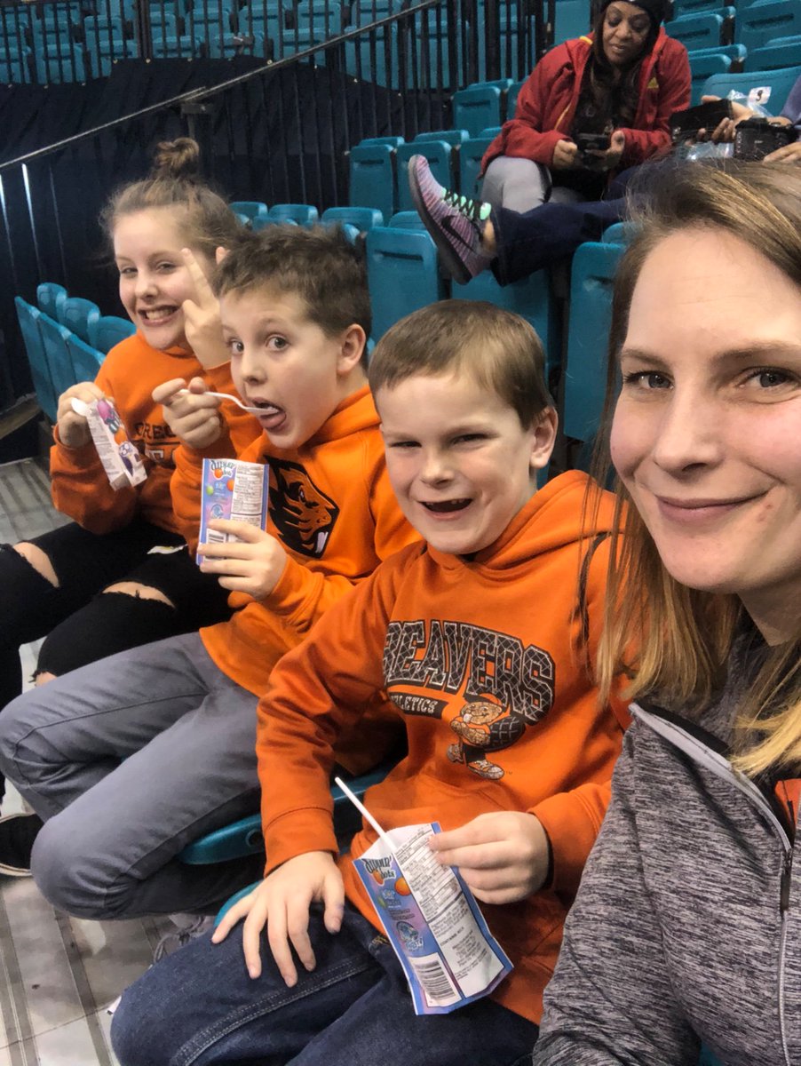 BowersMalorie's tweet photo. #Pac12WBB tournament is always the best! #GoBeavs https://t.co/lMSWZAeH8h