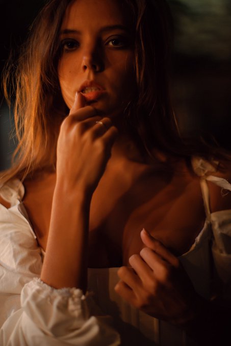 Dear women!!! 😍 Happy celebration 🎉 wish us all happiness, love, fun and smiles! Treat yourself and never