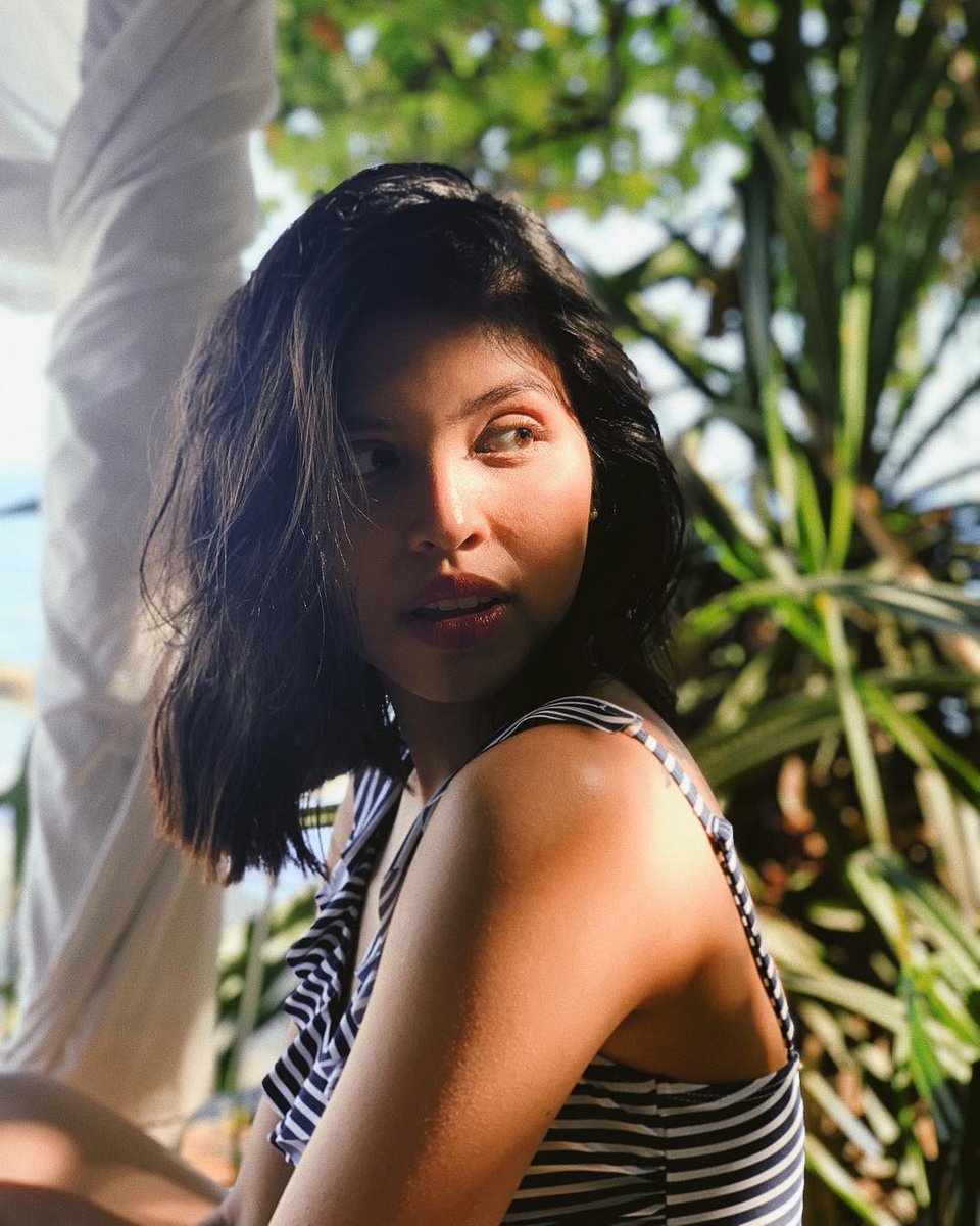 mainearchive's tweet photo. "Beauty begins the moment you decide to be yourself" #MainespiringWoman https://t.co/lulQNlkTS9