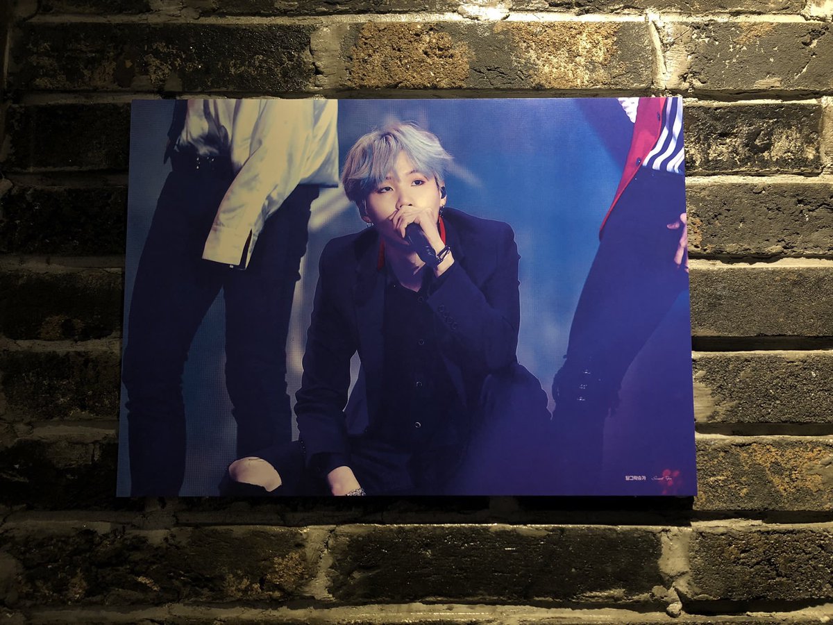 0309cafe's tweet photo. GIVEAWAY EVENT ‼️

we will be giving away the two frames in the photo
to win: 
✨tweet out photos of the event
✨include #0309cafe in your tweet
✨follow us 💜

2 winners will be chosen after the event !! https://t.co/yqECoDjqv6