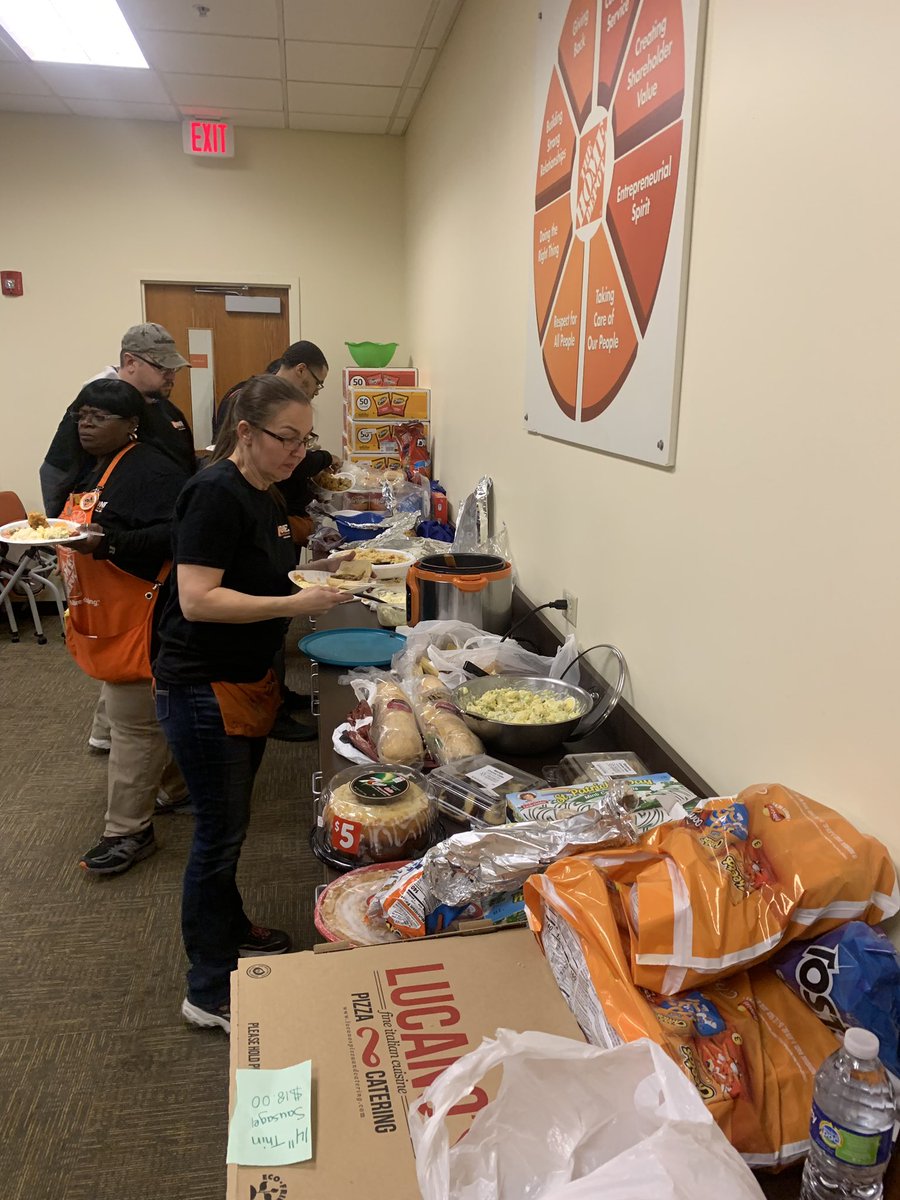 Very proud of our fluid team today.  The associates organized their own potluck lunch!  Best fluid team in the network! @THDG8OR <a href="/SMeyerTHD/">Saige M</a>