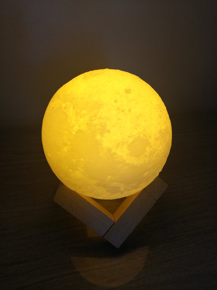 celo1599's tweet photo. Boa noite rapaziada, tô no corre aí pra fazer virar meu próprio negócio e tô vendendo essas luminárias pica das estrela e o melhor de tudo, uma só vem com essas 2 cores!! Qm pude dar RT eu agradeço https://t.co/j9Gy6MRKYI