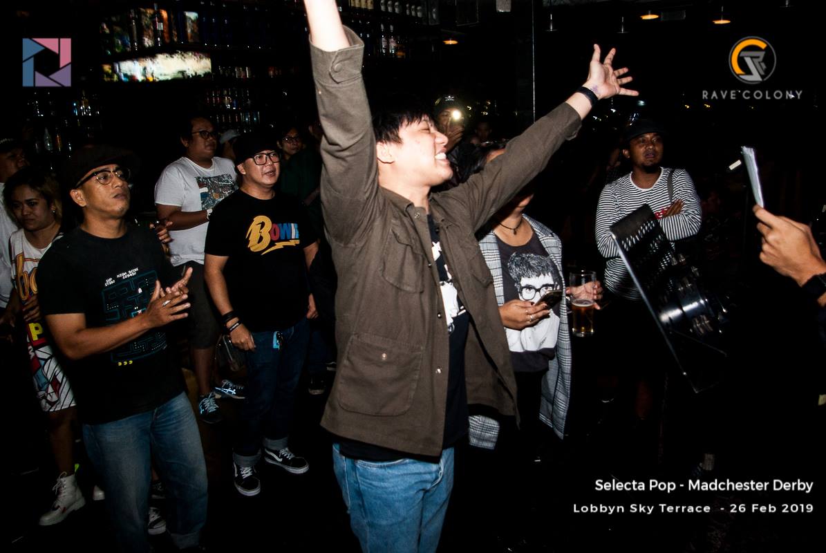 WATB_'s tweet photo. keriaan di madchester derby yg tercaptured kemarin.
© ravecolony https://t.co/Bi5VhGT9XT