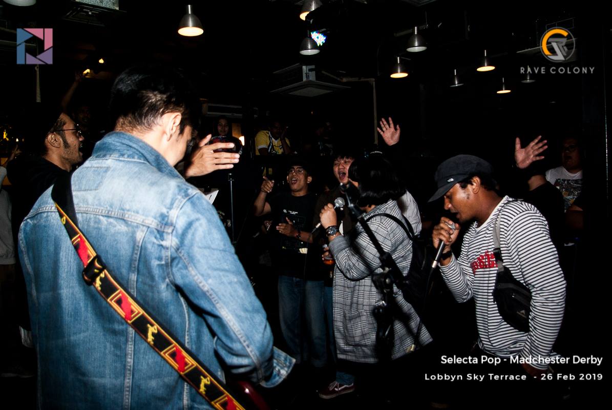 keriaan di madchester derby yg tercaptured kemarin.
© ravecolony