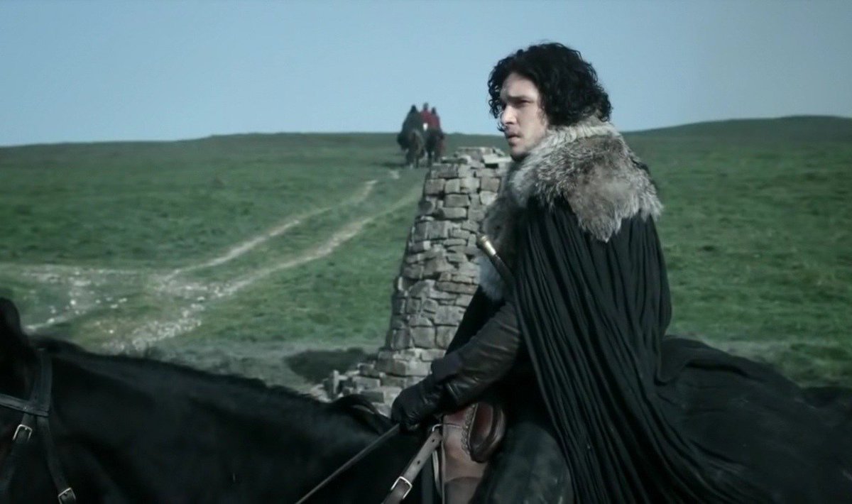 BasileiaSnow's tweet photo. En la season 1, Jon y Dany se dirigían a un destino que no habían elegido, incierto e impuesto, solos y presos de las decisiones que otros tomaban por ellos. En la season 8, por fin han tomado las riendas de su destino, están juntos y más poderosos.Adoro este paralelismo #jonerys https://t.co/mumebXrfLZ