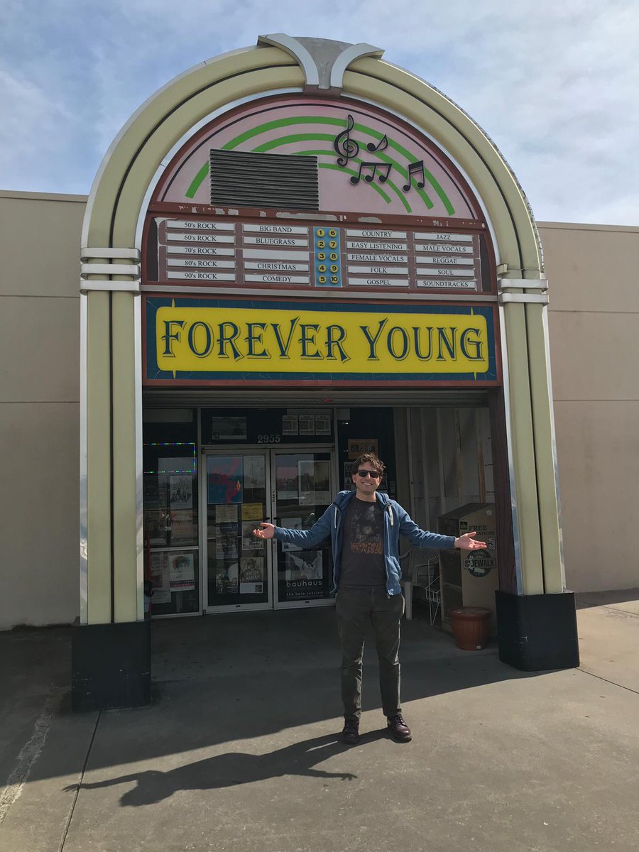 VietnamWarSongs's tweet photo. Major record hunting tour. Starting with Forever Young Records in Fort Worth TX. Only 250,000 + #vinyl #VietnamWar https://t.co/hehDK1xwRT