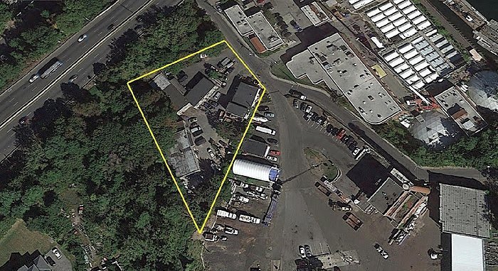 NY_Commercial's tweet photo. #OwnerUser

FOR SALE
17,107 SF WAREHOUSE ON 1 ACRE OF LAND!
8 Tenants in place - Month to Month
Industrial Zone with onsite parking / Easy access to I95 &amp; I287
Survey available
Ideal for an "Owner User" or Investor https://t.co/RVhNa8bjkr