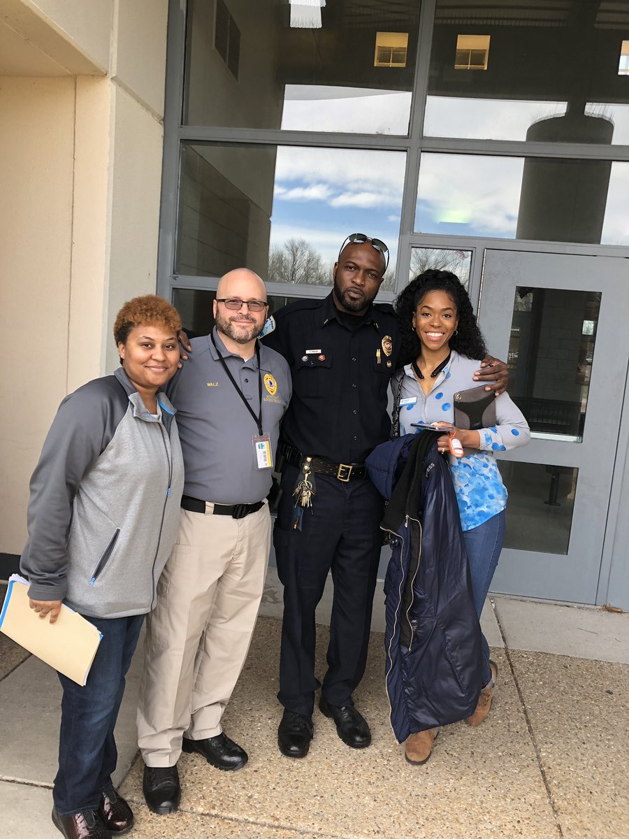 BrandieNicole28's tweet photo. FirstNet event went awesome today! Our first responders were super excited about what AT&T Offers! Sandra also did exceptional on explaining Firstnet! #Norfolk4square #development #BeachDrip #Mountup @sandratt757 @gLeNjAmiN23 @takeoverlynn @RGordon_757 @jd4180 @404girl https://t.co/kwtlo3SKm9