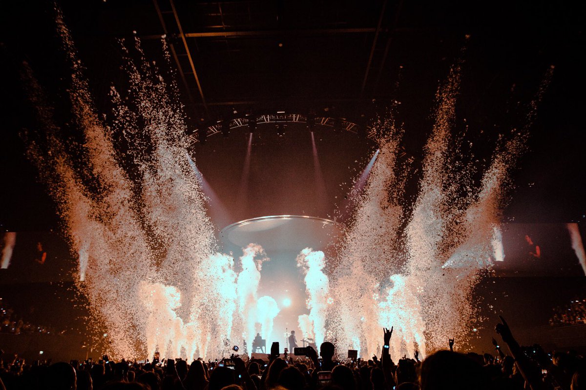 ShawnAccess's tweet photo. Amsterdam. You were amazing! @ShawnMendes @JosiahVanDien https://t.co/2nY9ycj3J4