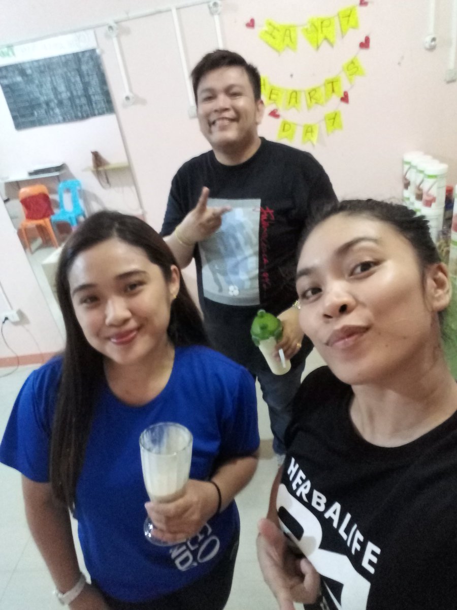 ManilynEstrell8's tweet photo. If you have time for other things,
you must also have time to be #healthy!❤
Meet my new club mems. 😊
#HerbalifeNutrition💚
#Fit-ShapeWellnessHub
#coachnice https://t.co/GcmUtHsn4u