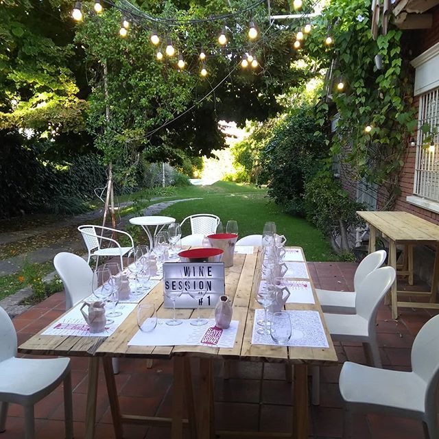 Hermosa mesa de @argwinesessions debutando y acercando a la gente al vino🍷🍷 #winesession #1