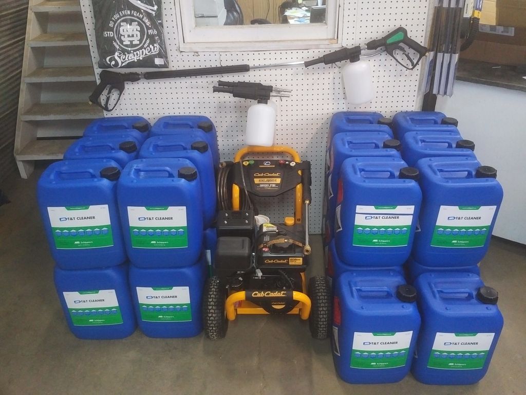 4_44Services's tweet photo. Keep your equipment and vehicles sparkling this year with our Schippers T &amp; T Cleaner. Stop brushing and start foaming. #doyouevenfoambro https://t.co/pAGa5uJSCS
