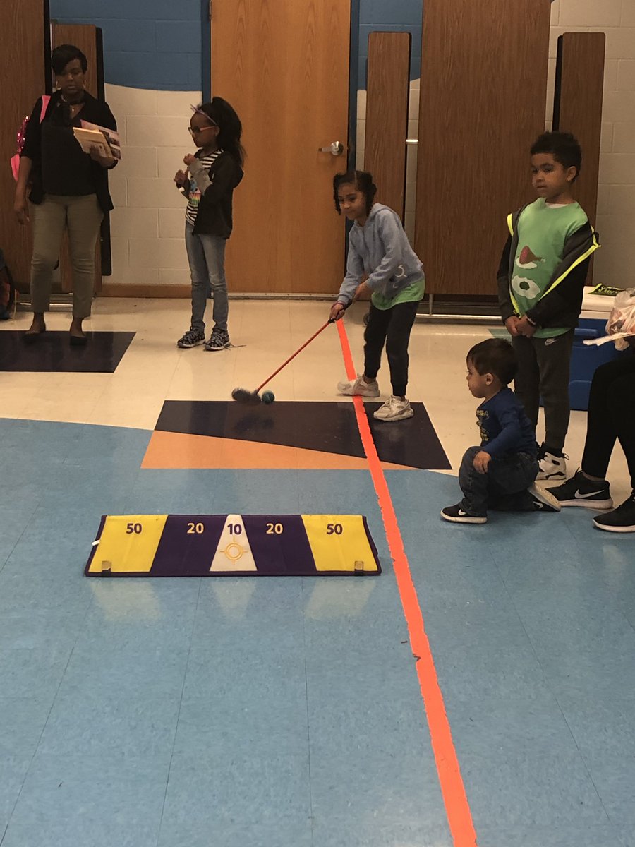JordanMDawn1's tweet photo. Family Fitness fun at Rockbrook! #rockbrookscholars https://t.co/rmAPUAQd57