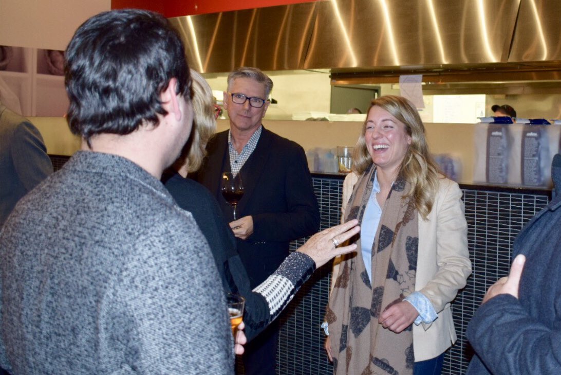 melaniejoly's tweet photo. On a de l’ambition pour Mirabel. Les gens d’ici méritent de payer moins d'impôts, de recevoir une Allocation canadienne pour enfant plus généreuse et d’avoir une voix forte à Ottawa pour bien représenter les agriculteurs, les travailleurs et les gens d’ici. 
cc. @LiberalMirabel https://t.co/2Kz5Bj2sdj
