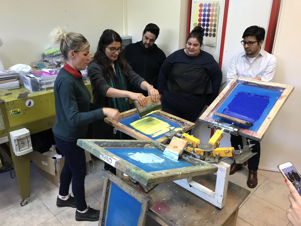 adultoshuesca's tweet photo. Socios #ErasmusPlus #ExPrOM con el alumnado de talleres de serigrafía y costura del @aytohuesca. Interesante y enriquecedor.
@EPAAragon @EPALE_ES @dgafprofesorado @sepiegob @mdvidalp @bcivera @dgalextranjeras @sartalperez https://t.co/Szrb8UcMHs