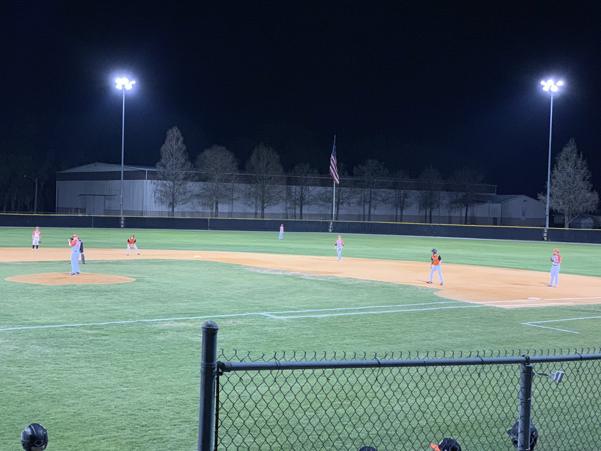 UmatillaHigh's tweet photo. It’s a perfect night for a baseball game!  UHS at @LeesburgJackets this evening. Go Bulldogs!  #BeTheBestU #WeAreUmatilla #UHSBaseball #BaseHits @lakeschools @thomasgerds @1pyatta https://t.co/AOyGUpfkl4
