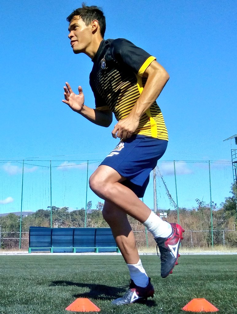 OCELOTES_UNACH's tweet photo. #MisOcelotes cerraron preparación y están más que listos para recibir este viernes a Mineros de Zacatecas. Se viene un gran partido en la fecha 24 de la @LigaPremier_FMF #SomosOcelotes #EspírituUnach https://t.co/jWXBphOaJ1