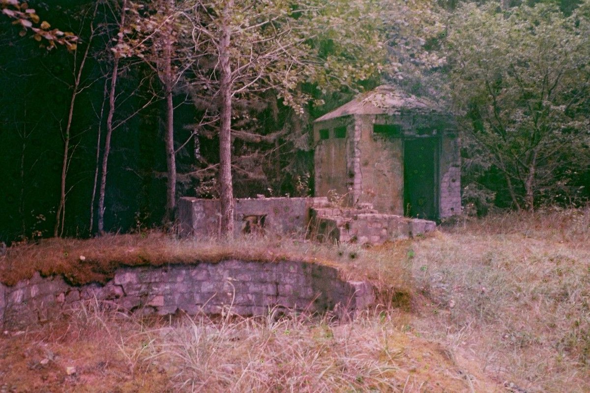 Derelict_Doug's tweet photo. Unidentified photo... What do you think this was? 

https://t.co/EFyN86zBxh

#abandonedplaces #urbexworld #Abandonedbuilding #abandonedplaces #urbanexploration #urbex #realurbex #derelict #derelictbuildings #Urbex_Team https://t.co/qg1F8dEZsg