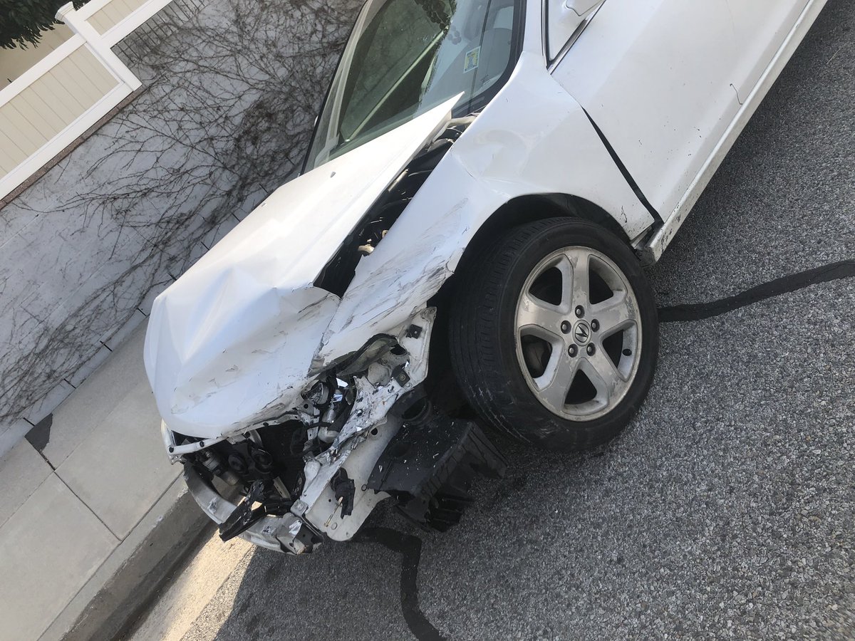 ortiiiz93's tweet photo. Not looking for sympathy or attention. Just want to say to be able to walk away from this on the freeway without a single scratch or bruise, someone's definitely watching out for me. Thank you God for keeping me safe. I appreciate everything you do for me. 🙏🏼 https://t.co/pV3K1ZJ9K3