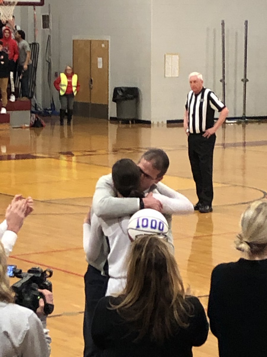 Isla Brennan’s 1,000th point! What an incredible accomplishment! @MHSSPrincipal <a href="/southladyeagles/">MHSS Girls Bball</a> #MTPSpride #MiddSouthNation #1000
