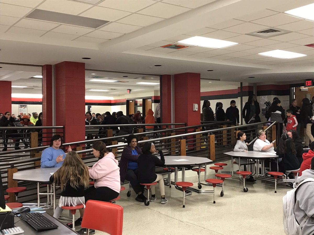 CarolinasSrSAM's tweet photo. Thomasville City Middle School chromebook and hotspot roll out! Over 500 students are now connected!!! #SAMsRULE #SAMLife #WeWontStop https://t.co/sohDG6vZeO
