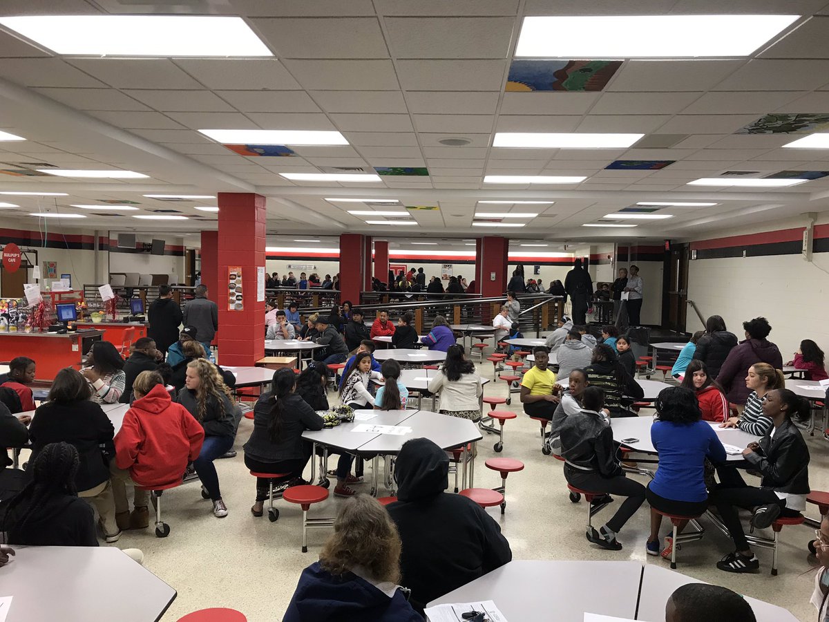 CarolinasSrSAM's tweet photo. Thomasville City Middle School chromebook and hotspot roll out! Over 500 students are now connected!!! #SAMsRULE #SAMLife #WeWontStop https://t.co/sohDG6vZeO
